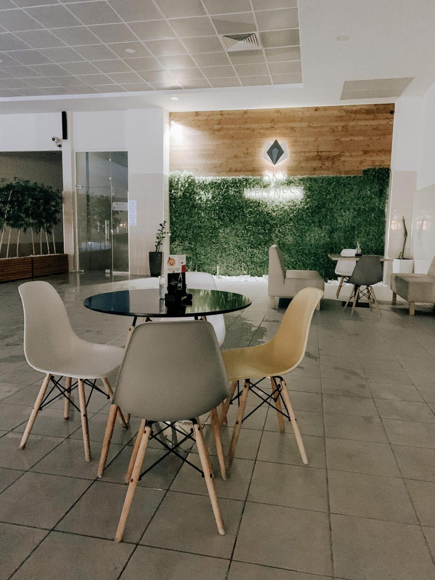 Luxury Condo On 18Th Floor With Pool, Fitness, Parking Included. Skopje Exterior photo